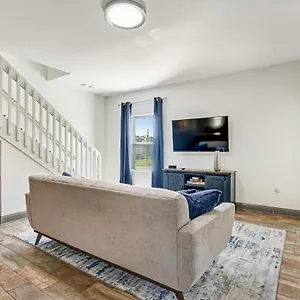 Cozy Charmer In Town Holiday home Savannah