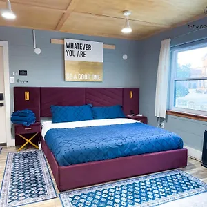 The Moose At Downtown & Victorian Village Apartment Memphis
