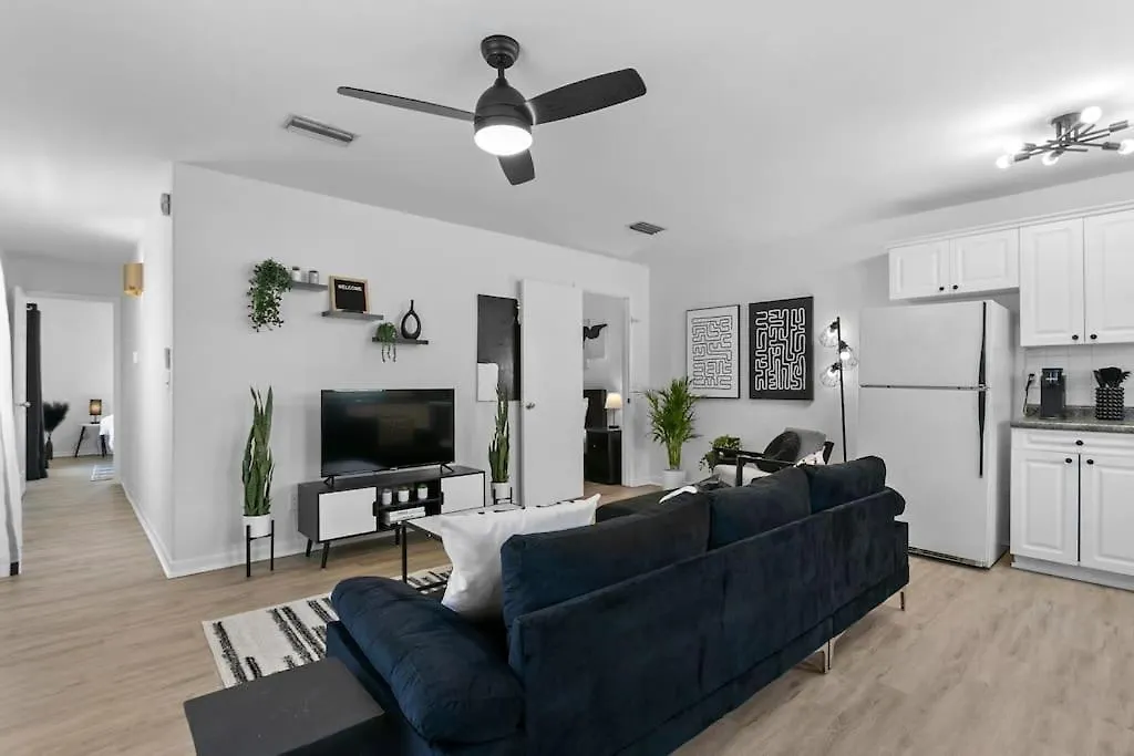 Zebra House - Close 2 All Tampabay Has To Offer 0*, Tampa USA