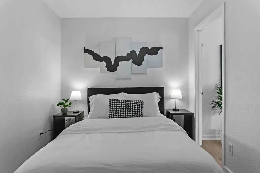 Zebra House - Close 2 All Tampabay Has To Offer 0*, Tampa