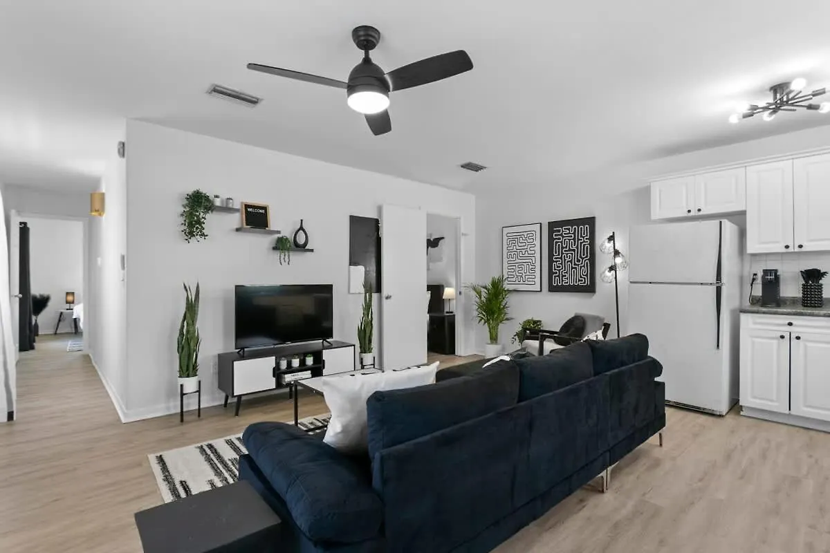 Zebra House - Close 2 All Tampabay Has To Offer USA
