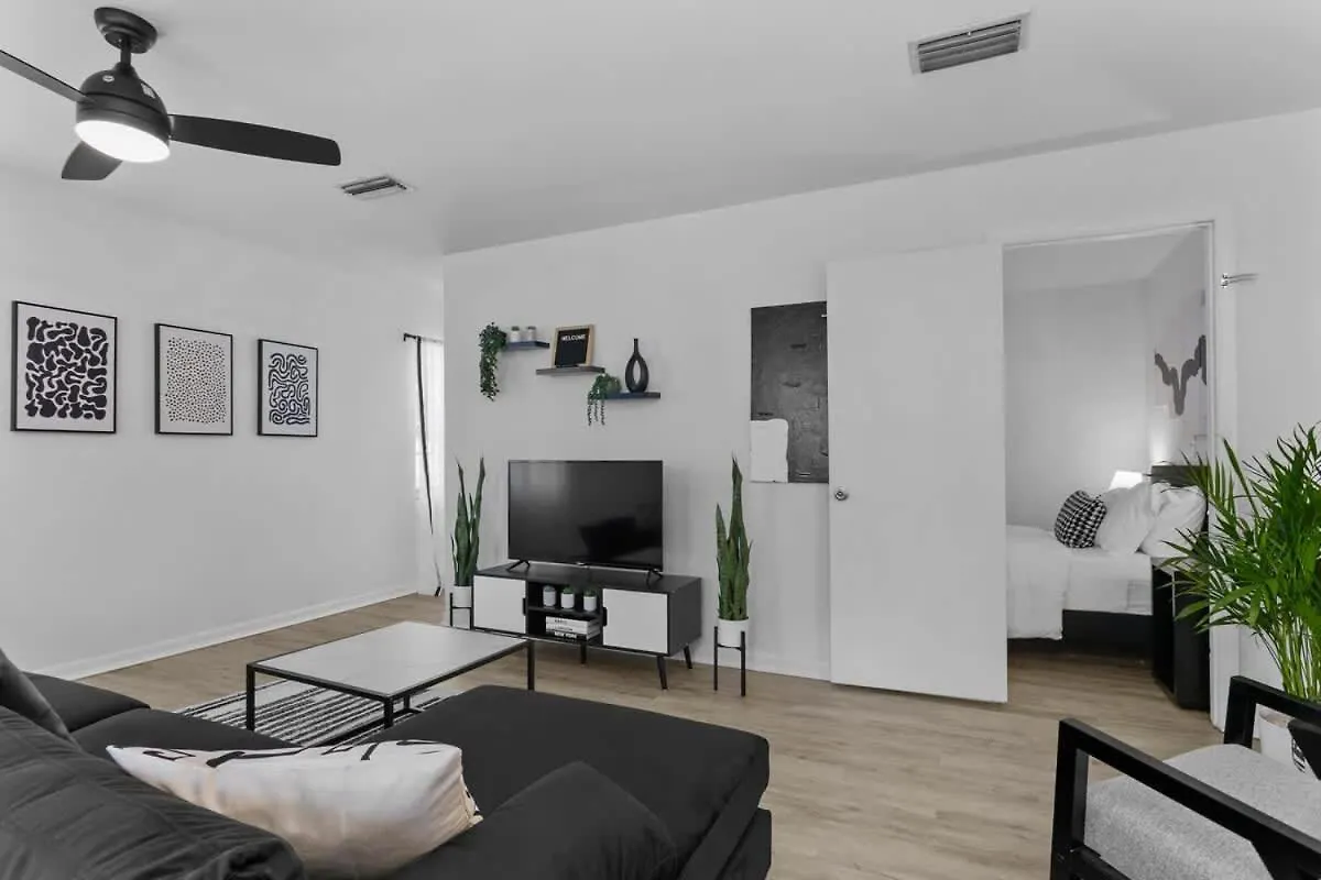 Zebra House - Close 2 All Tampabay Has To Offer 0*, Tampa