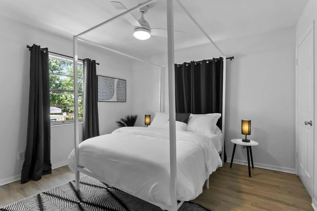 Zebra House - Close 2 All Tampabay Has To Offer