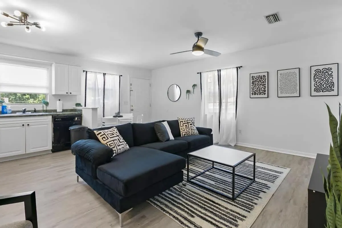 Zebra House - Close 2 All Tampabay Has To Offer 0*, Tampa USA